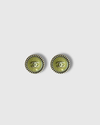S22 BRIGHT ENAMEL STUDS