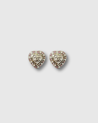 G32 GENTLE HEART STUDS