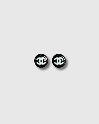 S04 ESSENTIAL STUDS